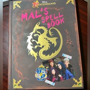 Disney's Descendants Mal's Spellbook